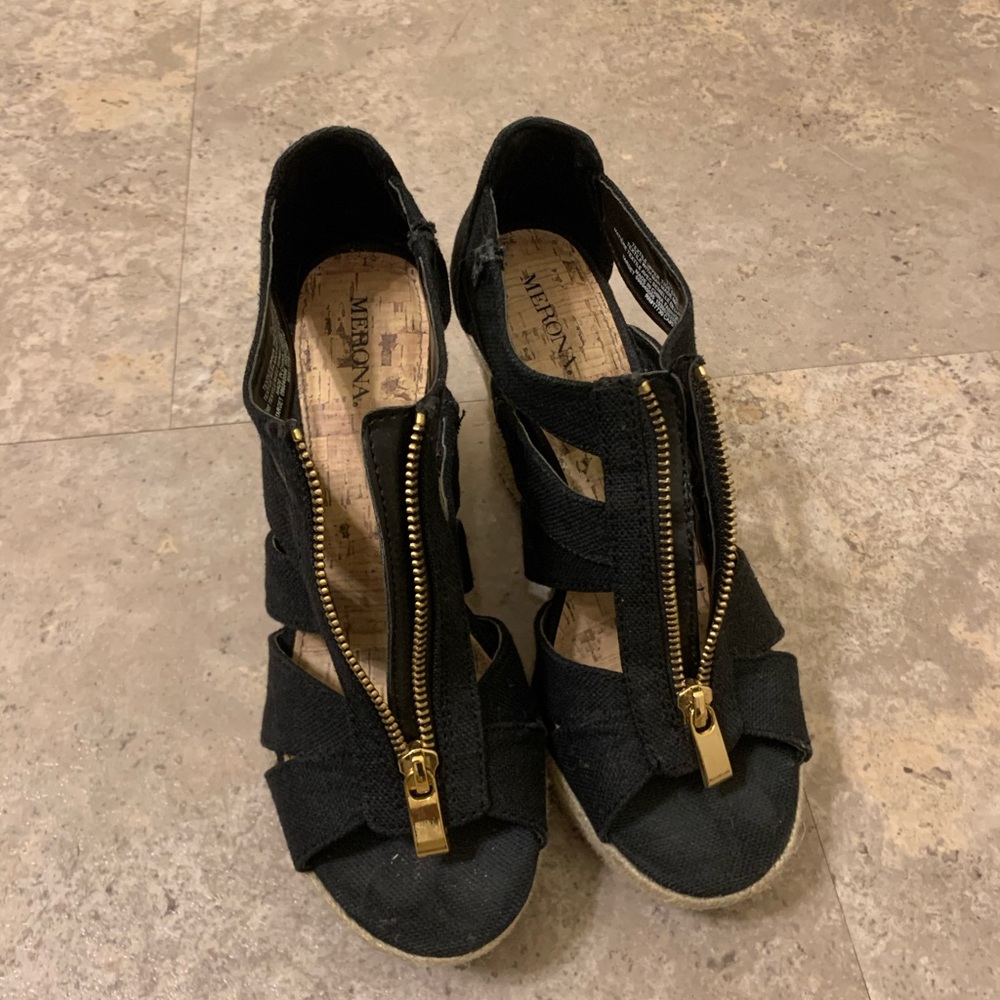 Black wedges